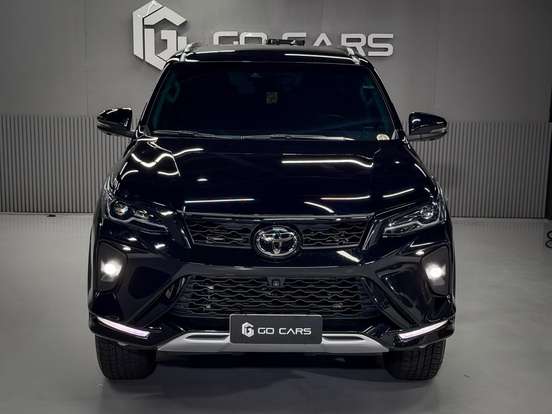 TOYOTA-HILUX SW4-2.8 D-4D TURBO DIESEL SRX PLATINUM 7L 4X4 AUTOMÁTICO TOYOTA-HILUX SW4-2025