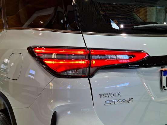 TOYOTA-HILUX SW4-2026