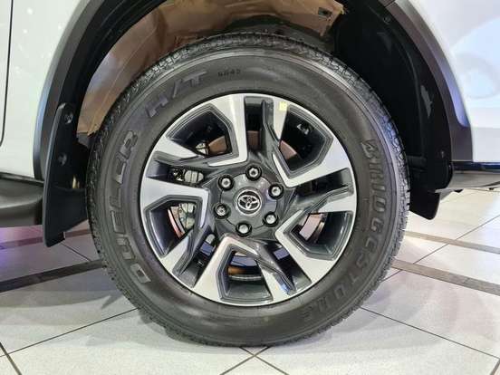 TOYOTA-HILUX SW4-2.8 D-4D TURBO DIESEL SRX PLATINUM 7L 4X4 AUTOMÁTICO TOYOTA-HILUX SW4-2026