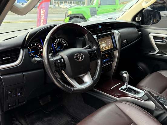 TOYOTA-HILUX SW4-2018