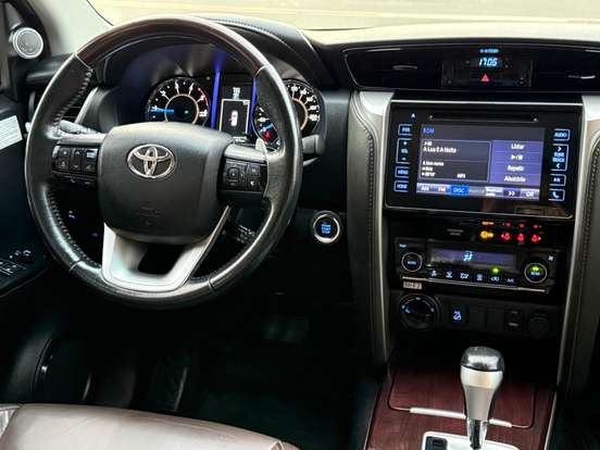 TOYOTA-HILUX SW4-2018
