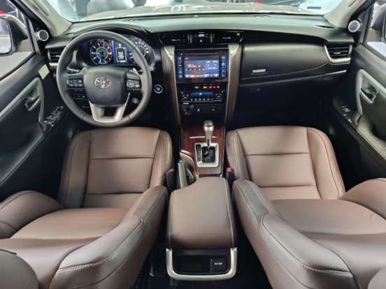 TOYOTA-HILUX SW4-2018