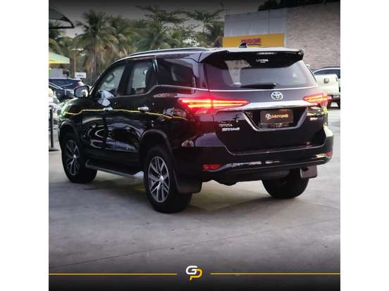 TOYOTA-HILUX SW4-2.8 SRX 4X4 7 LUGARES 16V TURBO INTERCOOLER DIESEL 4P AUTOMÁTICO TOYOTA-HILUX SW4-2018