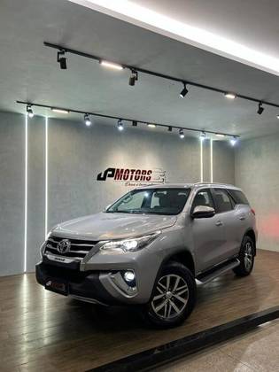 TOYOTA HILUX SW4 2.8 SRX 4X4 7 LUGARES 16V TURBO INTERCOOLER DIESEL 4P AUTOMÁTICO