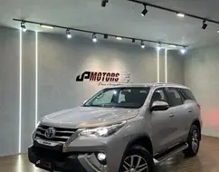 TOYOTA HILUX SW4 2.8 SRX 4X4 7 LUGARES 16V TURBO INTERCOOLER DIESEL 4P AUTOMÁTICO TOYOTA HILUX SW4 2.8 SRX 4X4 7 LUGARES 16V TURBO INTERCOOLER DIESEL 4P AUTOMÁTICO