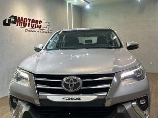 TOYOTA-HILUX SW4-2.8 SRX 4X4 7 LUGARES 16V TURBO INTERCOOLER DIESEL 4P AUTOMÁTICO TOYOTA-HILUX SW4-2019