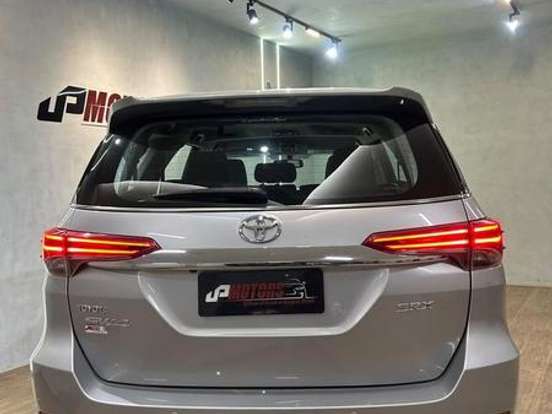 TOYOTA-HILUX SW4-2.8 SRX 4X4 7 LUGARES 16V TURBO INTERCOOLER DIESEL 4P AUTOMÁTICO TOYOTA-HILUX SW4-2019