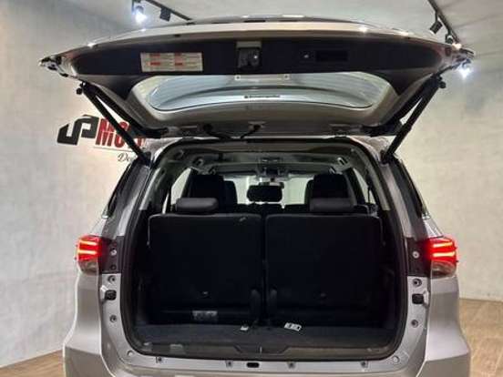TOYOTA-HILUX SW4-2.8 SRX 4X4 7 LUGARES 16V TURBO INTERCOOLER DIESEL 4P AUTOMÁTICO TOYOTA-HILUX SW4-2019