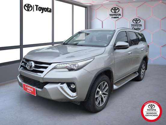 TOYOTA-HILUX SW4-2.8 SRX 4X4 7 LUGARES 16V TURBO INTERCOOLER DIESEL 4P AUTOMÁTICO TOYOTA-HILUX SW4-2018