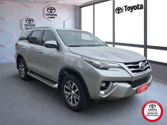 TOYOTA-HILUX SW4-2.8 SRX 4X4 7 LUGARES 16V TURBO INTERCOOLER DIESEL 4P AUTOMÁTICO TOYOTA-HILUX SW4-2018