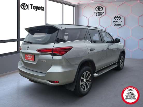 TOYOTA-HILUX SW4-2.8 SRX 4X4 7 LUGARES 16V TURBO INTERCOOLER DIESEL 4P AUTOMÁTICO TOYOTA-HILUX SW4-2018