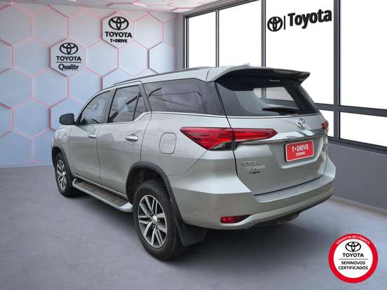 TOYOTA-HILUX SW4-2.8 SRX 4X4 7 LUGARES 16V TURBO INTERCOOLER DIESEL 4P AUTOMÁTICO TOYOTA-HILUX SW4-2018