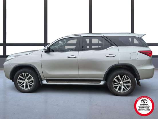 TOYOTA-HILUX SW4-2.8 SRX 4X4 7 LUGARES 16V TURBO INTERCOOLER DIESEL 4P AUTOMÁTICO TOYOTA-HILUX SW4-2018