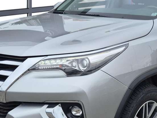 TOYOTA-HILUX SW4-2.8 SRX 4X4 7 LUGARES 16V TURBO INTERCOOLER DIESEL 4P AUTOMÁTICO TOYOTA-HILUX SW4-2018