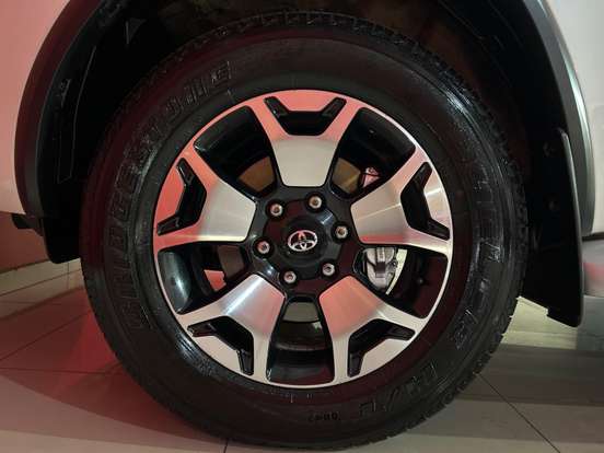 TOYOTA-HILUX SW4-2.8 SRX DIAMOND 4X4 7 LUGARES 16V TURBO INTERCOOLER DIESEL 4P AUTOMÁTICO TOYOTA-HILUX SW4-2018