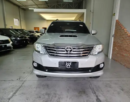 TOYOTA-HILUX SW4-2012