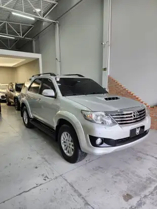 TOYOTA-HILUX SW4-2012