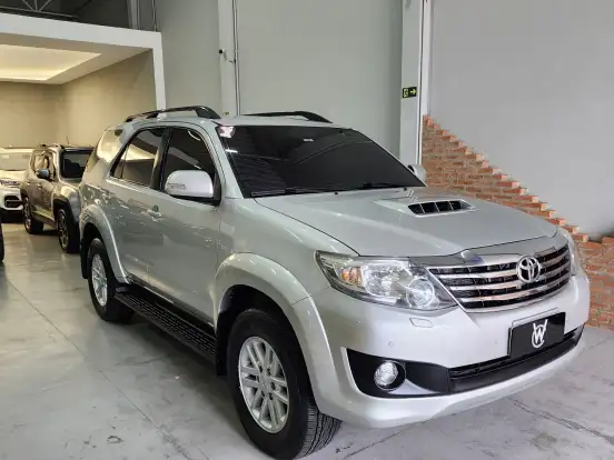TOYOTA-HILUX SW4-3.0 SRV 4X4 16V TURBO INTERCOOLER DIESEL 4P AUTOMÁTICO TOYOTA-HILUX SW4-2012