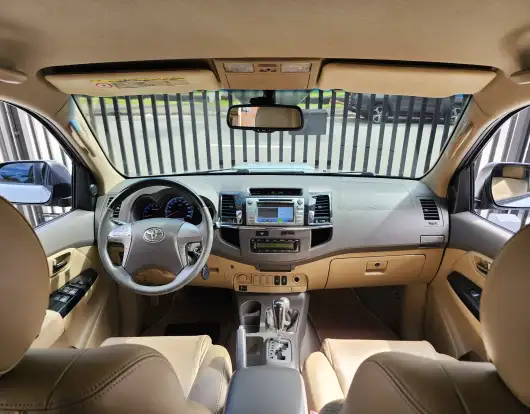 TOYOTA-HILUX SW4-2012