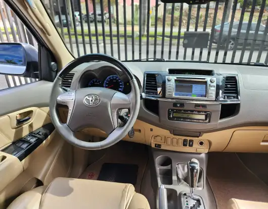 TOYOTA-HILUX SW4-2012