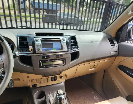 TOYOTA-HILUX SW4-2012
