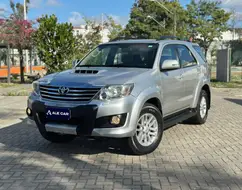 TOYOTA HILUX SW4 3.0 SRV 4X4 7 LUGARES 16V TURBO INTERCOOLER DIESEL 4P AUTOMÁTICO TOYOTA HILUX SW4 3.0 SRV 4X4 7 LUGARES 16V TURBO INTERCOOLER DIESEL 4P AUTOMÁTICO