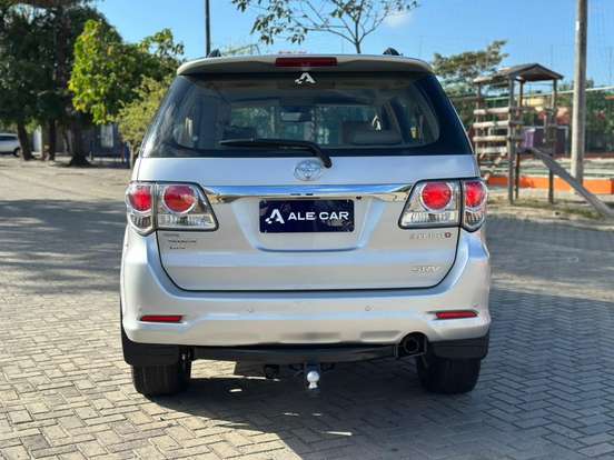 TOYOTA-HILUX SW4-2014