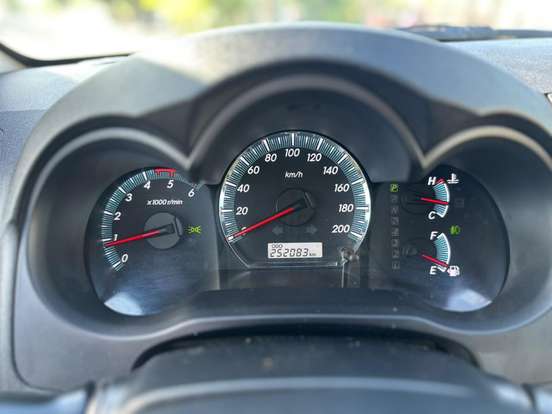TOYOTA-HILUX SW4-2014