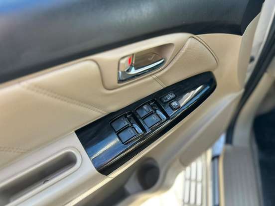 TOYOTA-HILUX SW4-2014