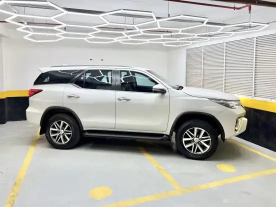 TOYOTA-HILUX SW4-2017