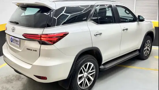 TOYOTA-HILUX SW4-4.0 SRX 4X4 7 LUGARES V6 24V GASOLINA 4P AUTOMÁTICO TOYOTA-HILUX SW4-2017