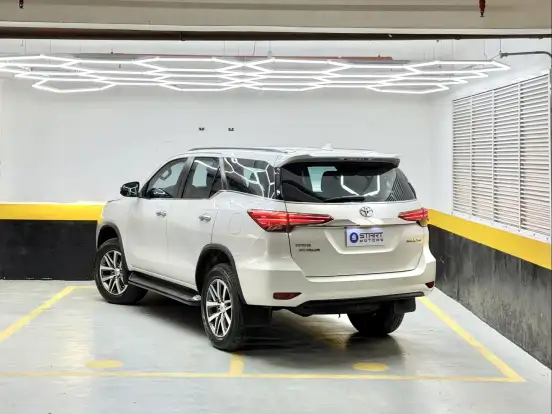 TOYOTA-HILUX SW4-4.0 SRX 4X4 7 LUGARES V6 24V GASOLINA 4P AUTOMÁTICO TOYOTA-HILUX SW4-2017