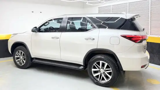 TOYOTA-HILUX SW4-4.0 SRX 4X4 7 LUGARES V6 24V GASOLINA 4P AUTOMÁTICO TOYOTA-HILUX SW4-2017