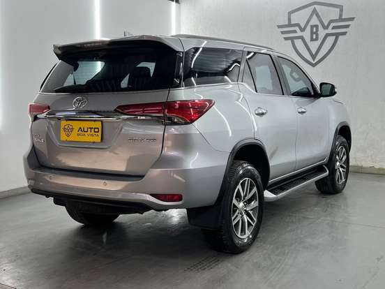 TOYOTA-HILUX SW4-2016