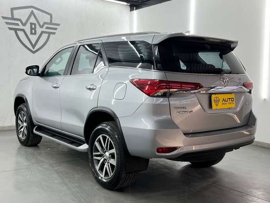 TOYOTA-HILUX SW4-4.0 SRX 4X4 7 LUGARES V6 24V GASOLINA 4P AUTOMÁTICO TOYOTA-HILUX SW4-2016