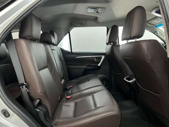 TOYOTA-HILUX SW4-4.0 SRX 4X4 7 LUGARES V6 24V GASOLINA 4P AUTOMÁTICO TOYOTA-HILUX SW4-2016