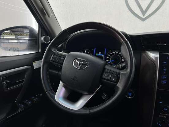 TOYOTA-HILUX SW4-2016
