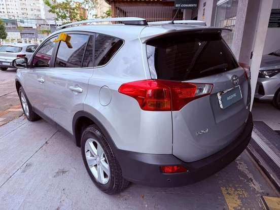 TOYOTA-RAV4-2014