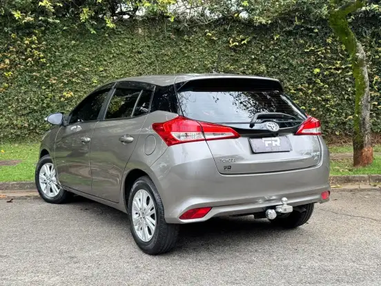 TOYOTA-YARIS-2019