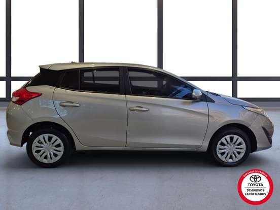 TOYOTA-YARIS-2019