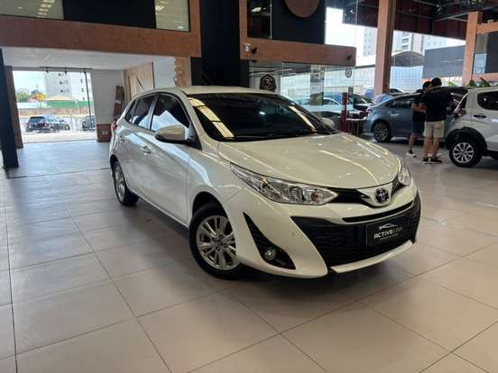 TOYOTA-YARIS-2019