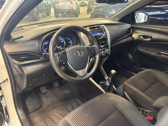 TOYOTA-YARIS-2019