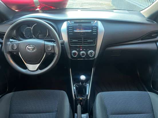 TOYOTA-YARIS-2018
