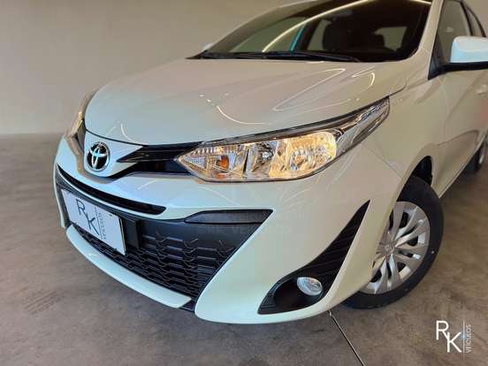 TOYOTA-YARIS-2019