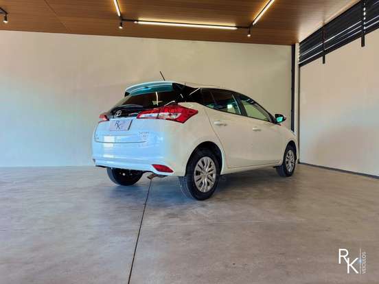 TOYOTA-YARIS-2019