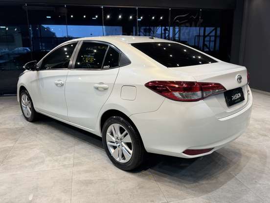 TOYOTA-YARIS-2019