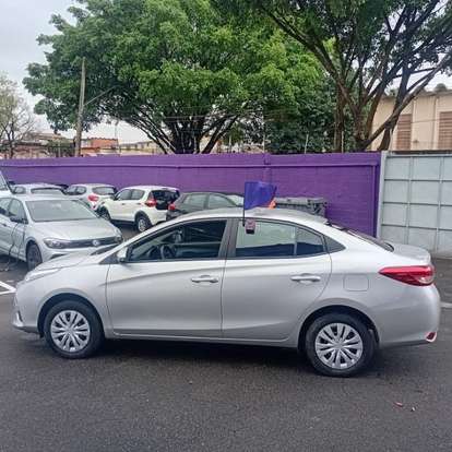TOYOTA-YARIS-2024