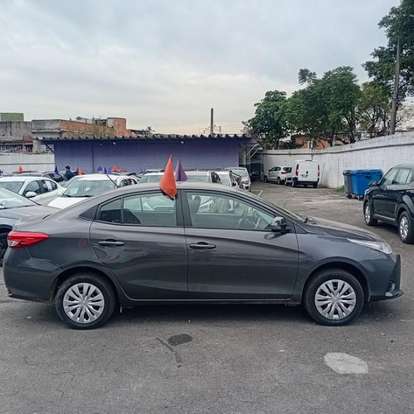 TOYOTA-YARIS-2024