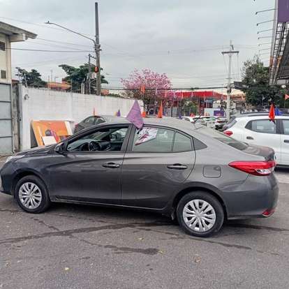 TOYOTA-YARIS-2024