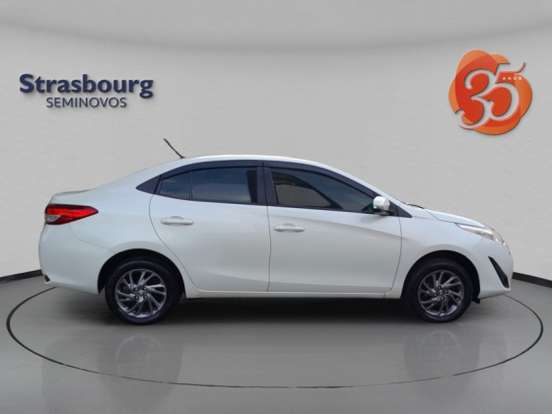 TOYOTA-YARIS-2020